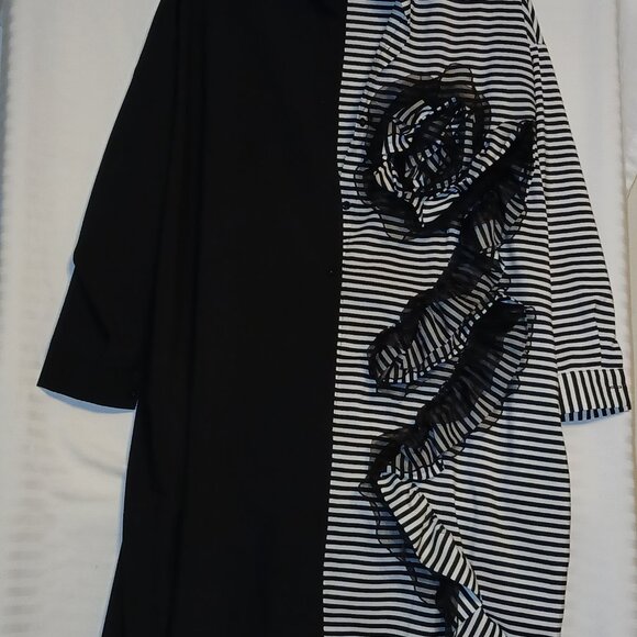striped black and white dress with lace and flower designs SIZES 2X - Picture 4 of 5